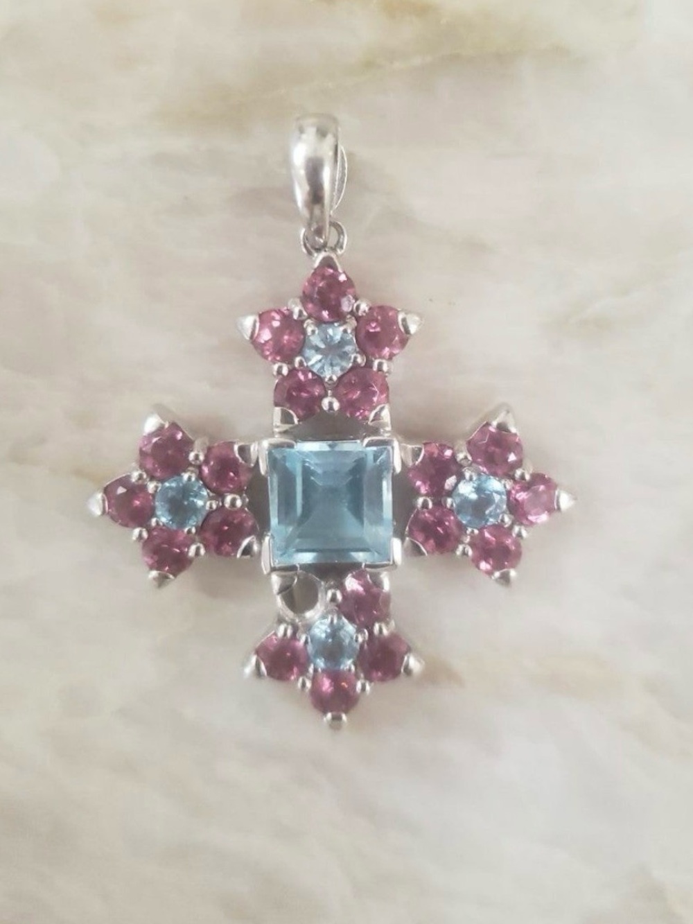 Lr Gi Italy white gold blue topaz & amethyst pendant